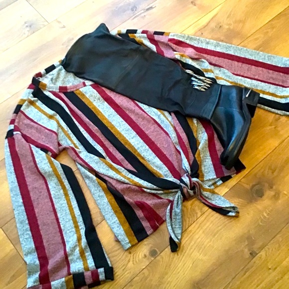 SALE BELL SLEEVE FRONT TIE DROP SHOULDER TOP - Picture 2 of 9